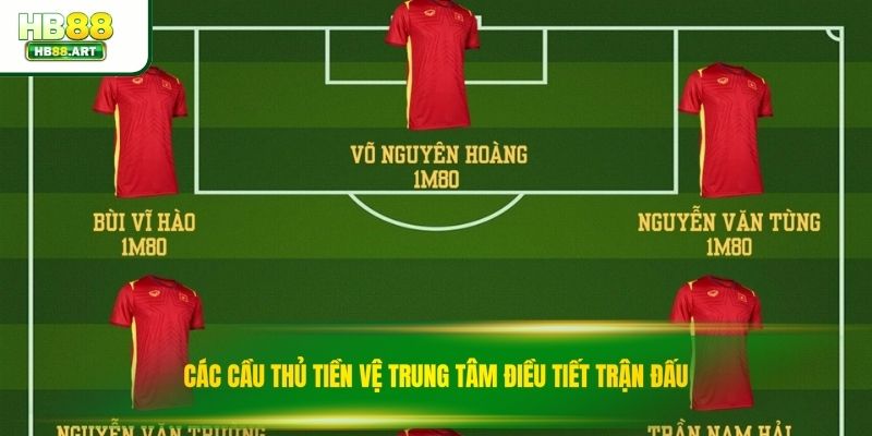 Các cầu thủ tiền vệ trung tâm điều tiết trận đấu